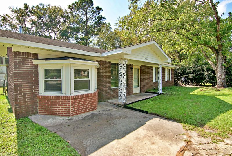 208 Eagle Dr, Summerville, SC 29485
