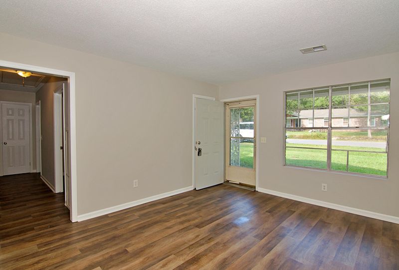 208 Eagle Dr, Summerville, SC 29485
