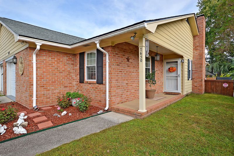 7650 Valleyview Cir, North Charleston, SC 29418