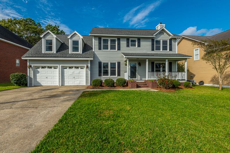1305 Woodpecker Ln, Hanahan, SC 29410