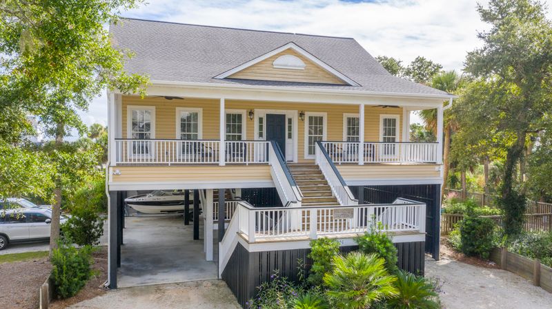 201 Lily St, Edisto Island, SC 29438