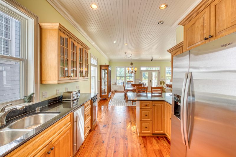 14 Yacht Harbor Ct, Isle Of Palms, SC 29451