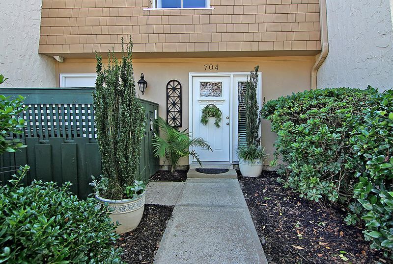 704 Ventura Pl, Mount Pleasant, SC 29464