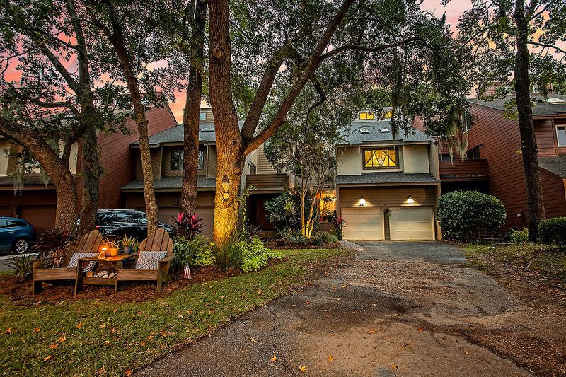 45 Arabian Dr, Charleston, SC 29407