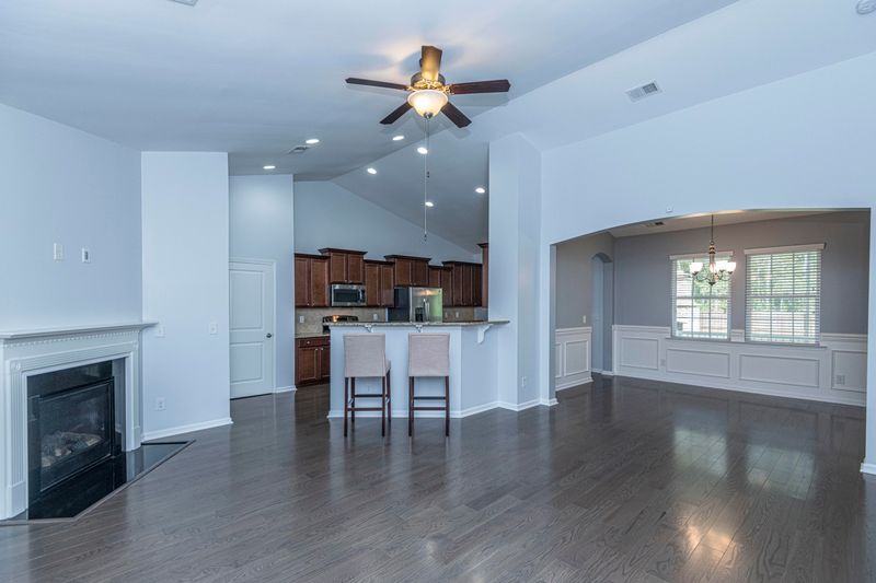 477 Whispering Breeze Ln, Summerville, SC 29486