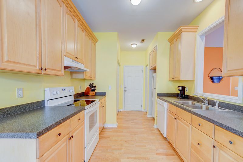 1880 Beechwood Rd, Charleston, SC 29414
