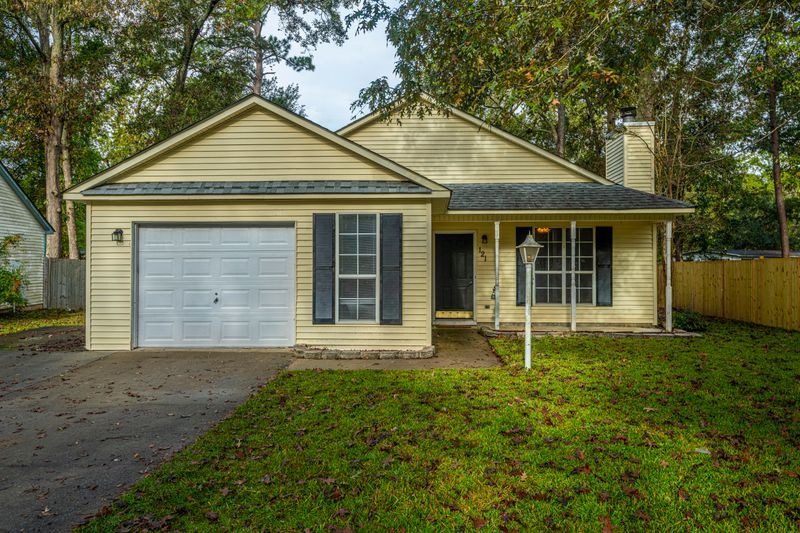 121 Corsair St, Summerville, SC 29483