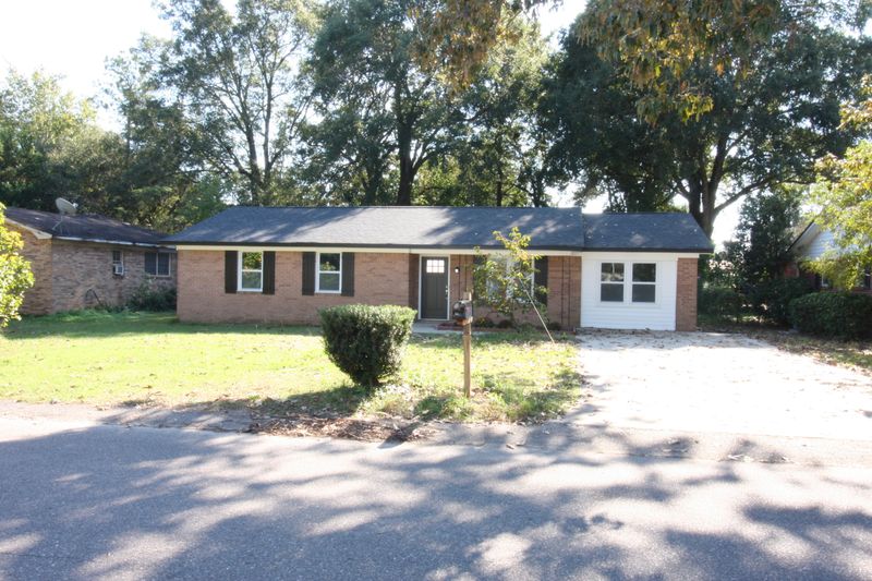 115 E Edgefield Dr, Summerville, SC 29483