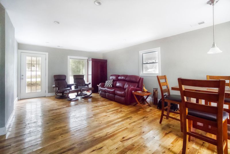 807 Savage Rd, Charleston, SC 29414