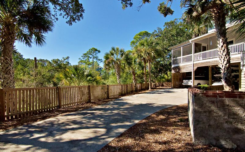 41 Lempesis Ln, Folly Beach, SC 29439