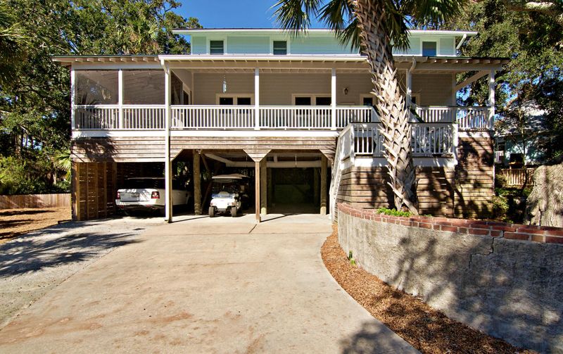 41 Lempesis Ln, Folly Beach, SC 29439