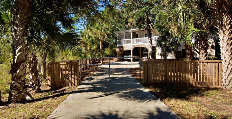 41 Lempesis Ln, Folly Beach, SC 29439