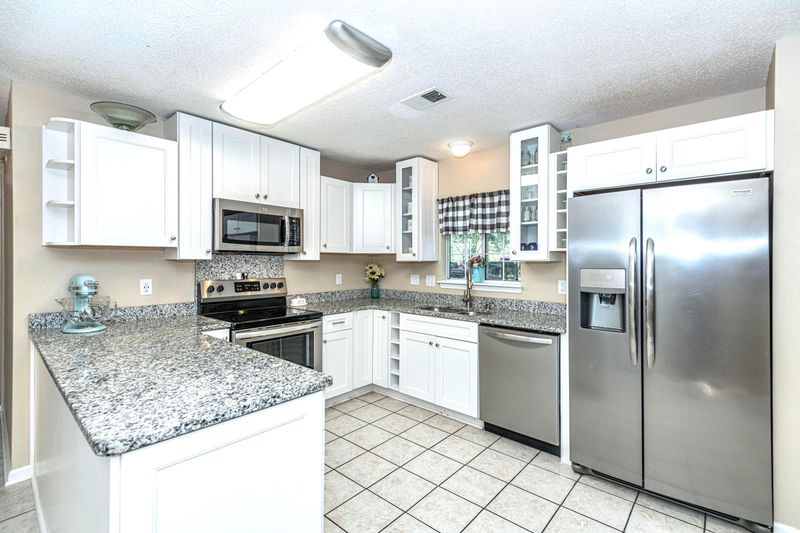 412 Catawba Dr, Summerville, SC 29483