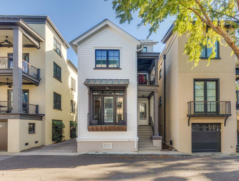 11 Corinne St, Charleston, SC 29403