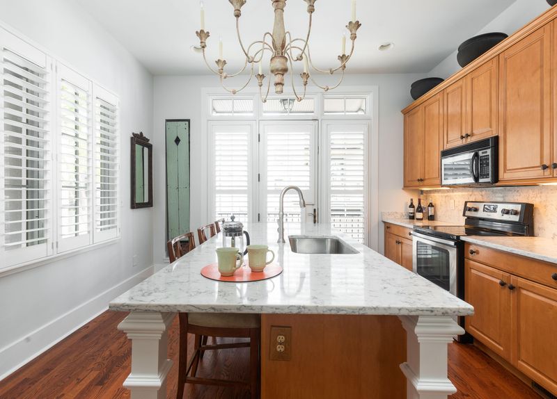11 Corinne St, Charleston, SC 29403