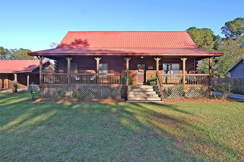 428 Rainbow Acres Dr, Moncks Corner, SC 29461