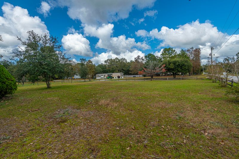306 Linden Ct, Moncks Corner, SC 29461