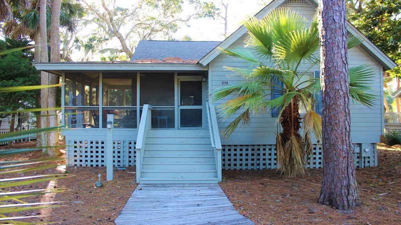 898 Fairway Dr, Edisto Beach, SC 29438