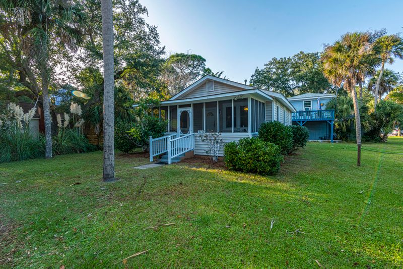 110 W Huron Ave, Folly Beach, SC 29439