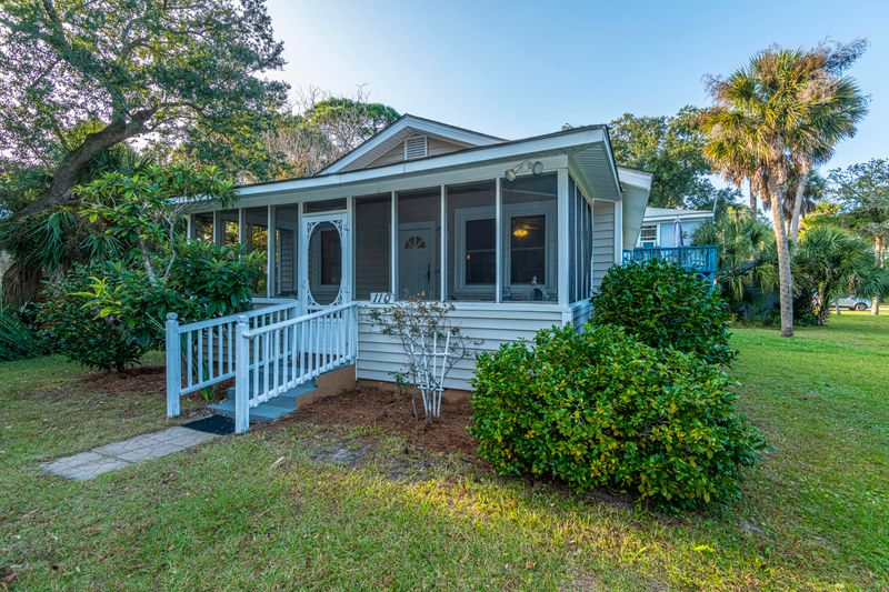 110 W Huron Ave, Folly Beach, SC 29439