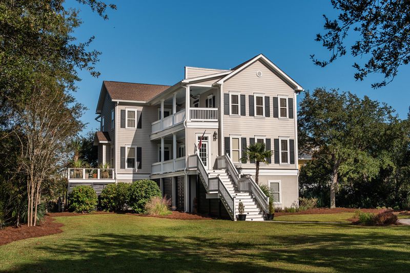 310 Commonwealth Rd, Mount Pleasant, SC 29466