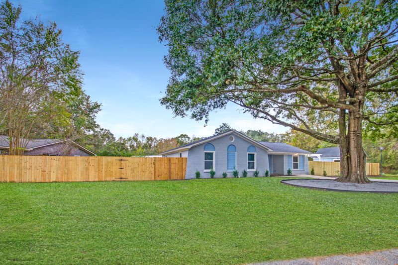 100 Waring Rd, Summerville, SC 29485