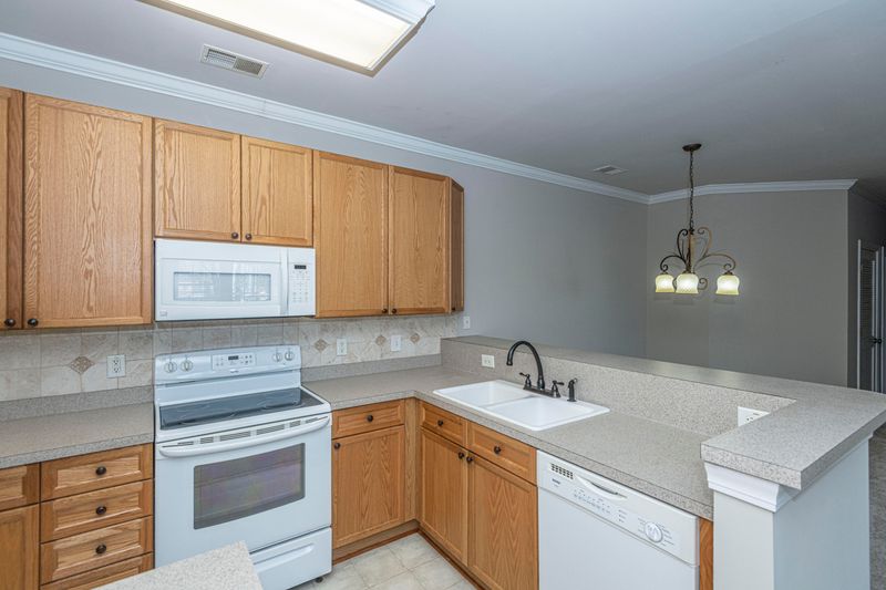 135 Golfview Ln, Summerville, SC 29485