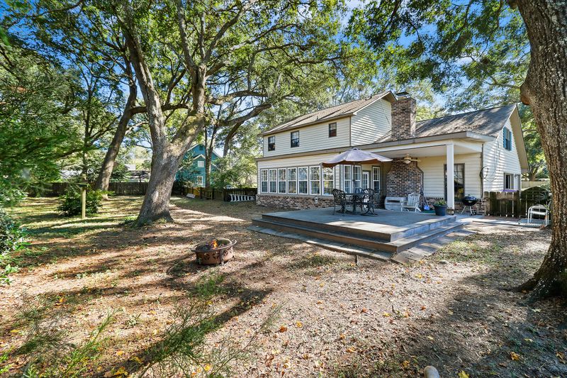 896 Stillwater Dr, Charleston, SC 29412