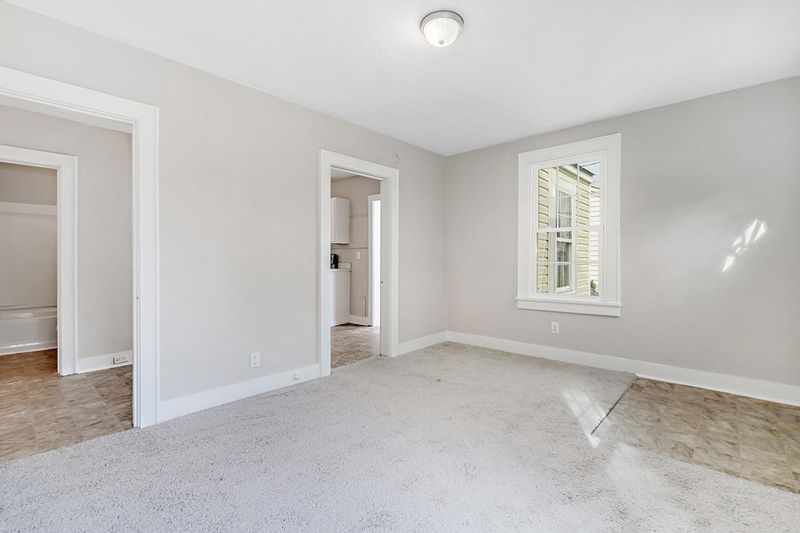 2704 E Surrey Dr, North Charleston, SC 29405