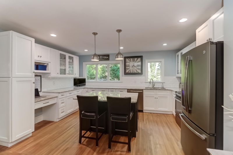 914 Parrot Creek Way, Charleston, SC 29412