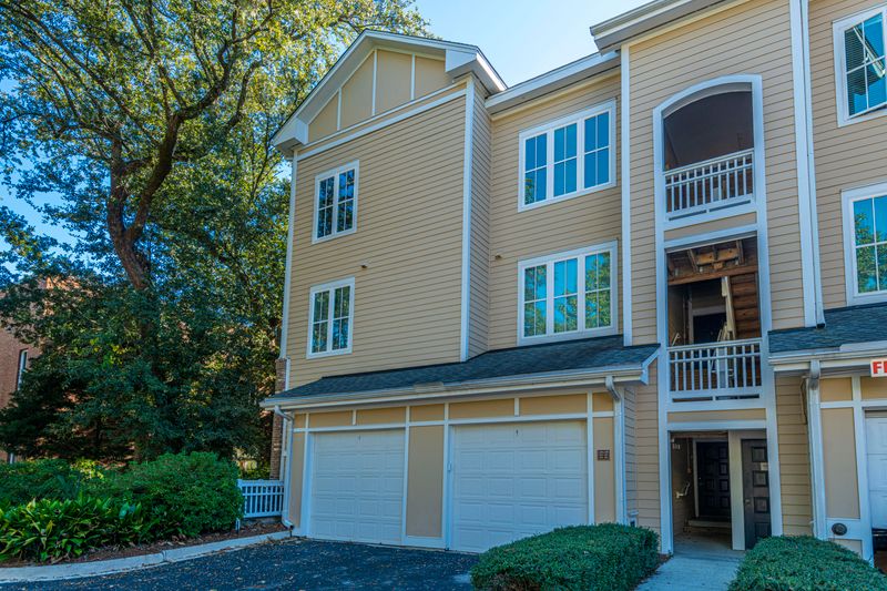 250 Seven Farms Dr #201, Charleston, SC 29492