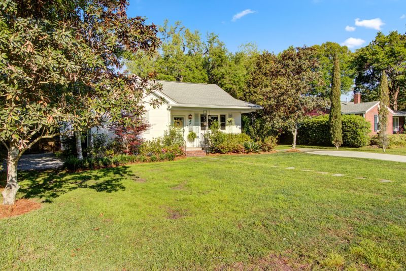 11 Stratford Rd, Charleston, SC 29407