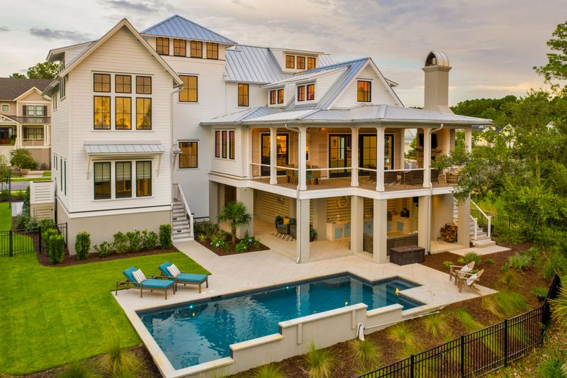 551 Lesesne St, Daniel Island, SC 29492