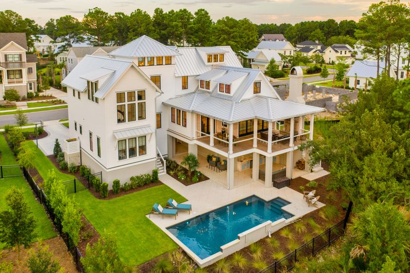 551 Lesesne St, Daniel Island, SC 29492