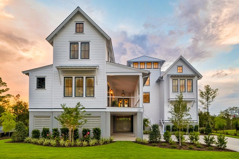 551 Lesesne St, Daniel Island, SC 29492