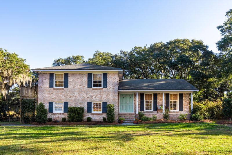 712 London Dr, Charleston, SC 29412