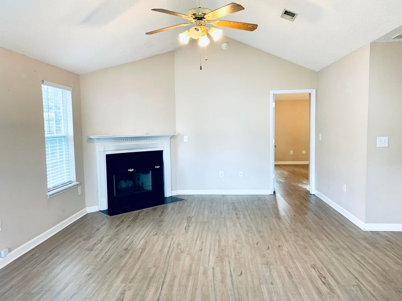 909 Corlis Dr, Charleston, SC 29414