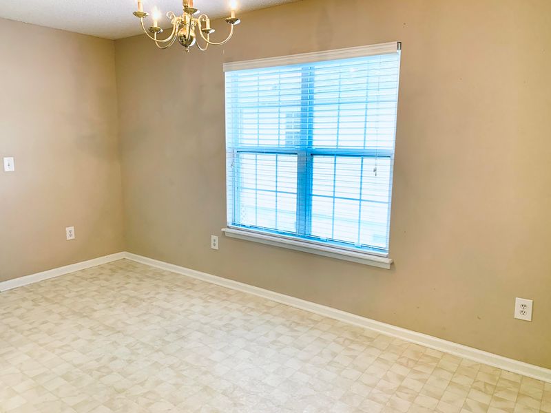 909 Corlis Dr, Charleston, SC 29414