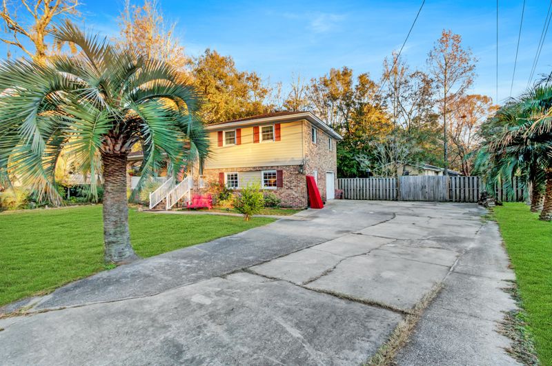 100 Greenhurst Ave, Summerville, SC 29485