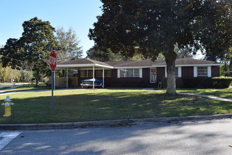 5165 Lancaster St, North Charleston, SC 29405