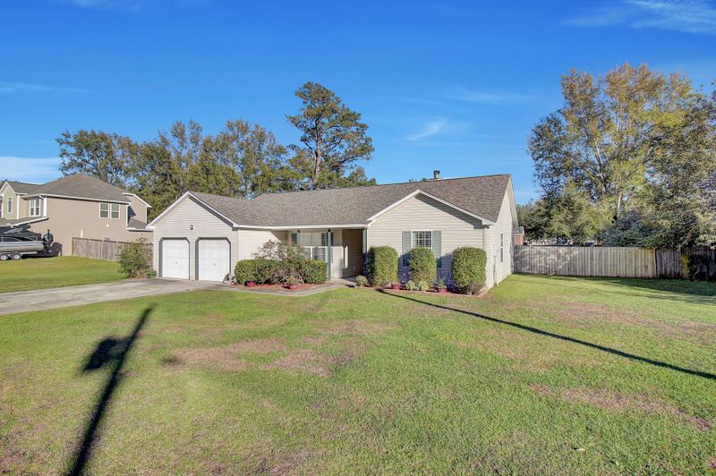 1010 Magnolia Ln, Moncks Corner, SC 29461