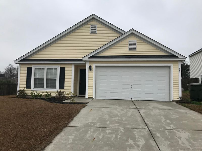 407 Crystal Oaks Ln, Moncks Corner, SC 29461