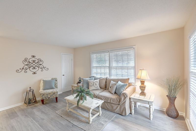 107 Elliott Dr, Ladson, SC 29456