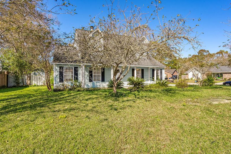 208 Arrowhead Dr, Summerville, SC 29486