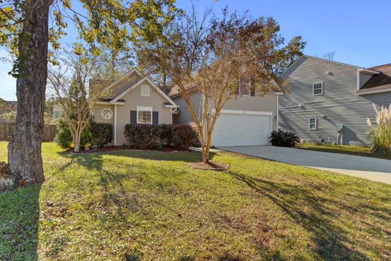 116 Mockernut Dr, Ladson, SC 29456