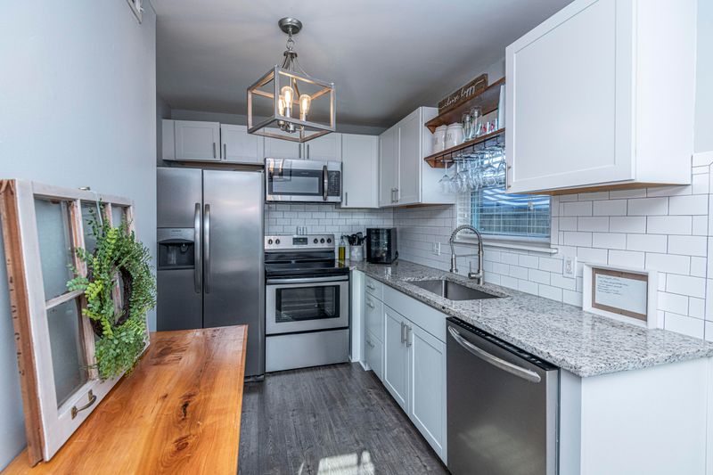 415 Parkdale Dr #11-D, Charleston, SC 29414