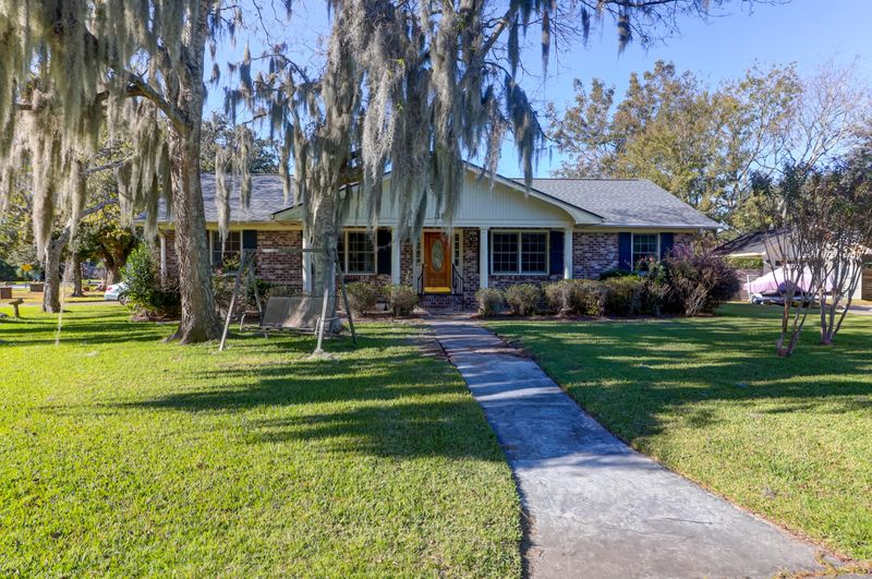 38 Lord Calvert Dr, Charleston, SC 29407