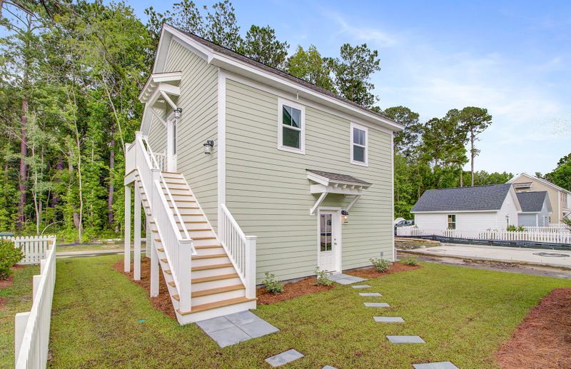 2020 Codorus Ln, Hanahan, SC 29410