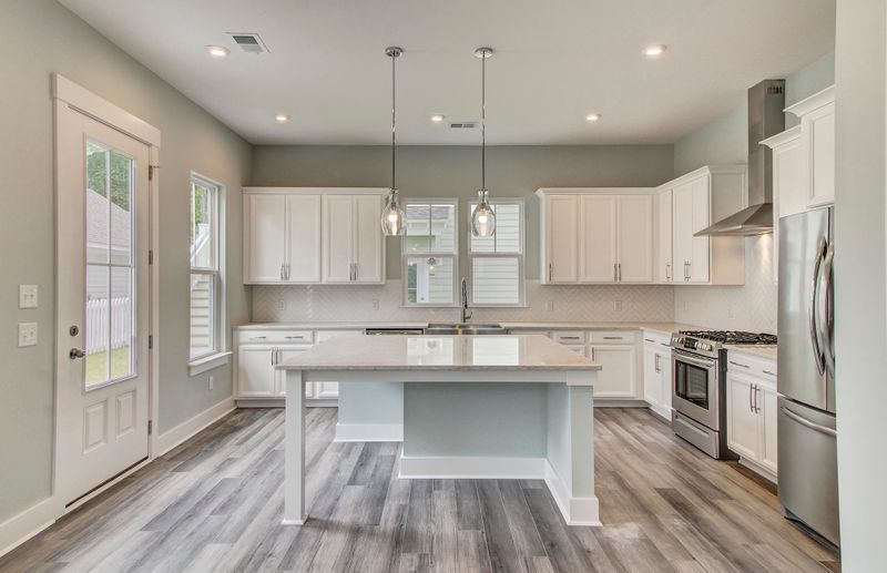 2020 Codorus Ln, Hanahan, SC 29410