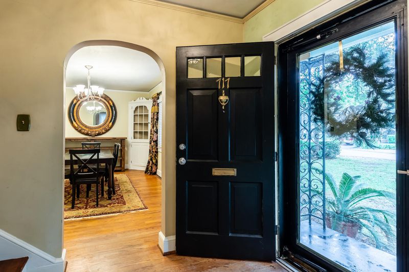 717 Parish Rd, Charleston, SC 29407